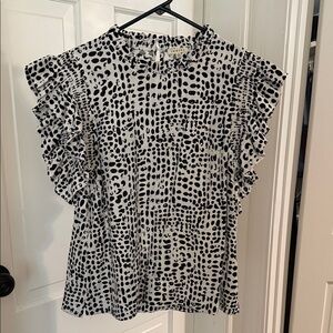 JODIFL Monochrome Ruffle Sleeve Blouse